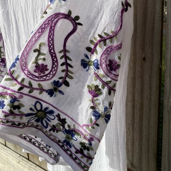 Fig and Flower Embroidered White Boho Top - Picture 5 of 11